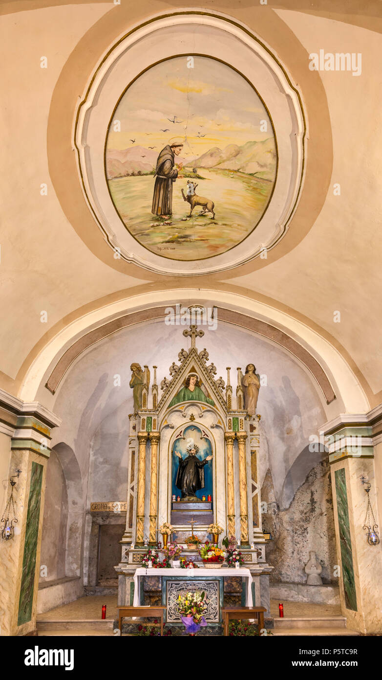 Altar in der Kirche bei der Einsiedelei von San Domenico, am Lago di