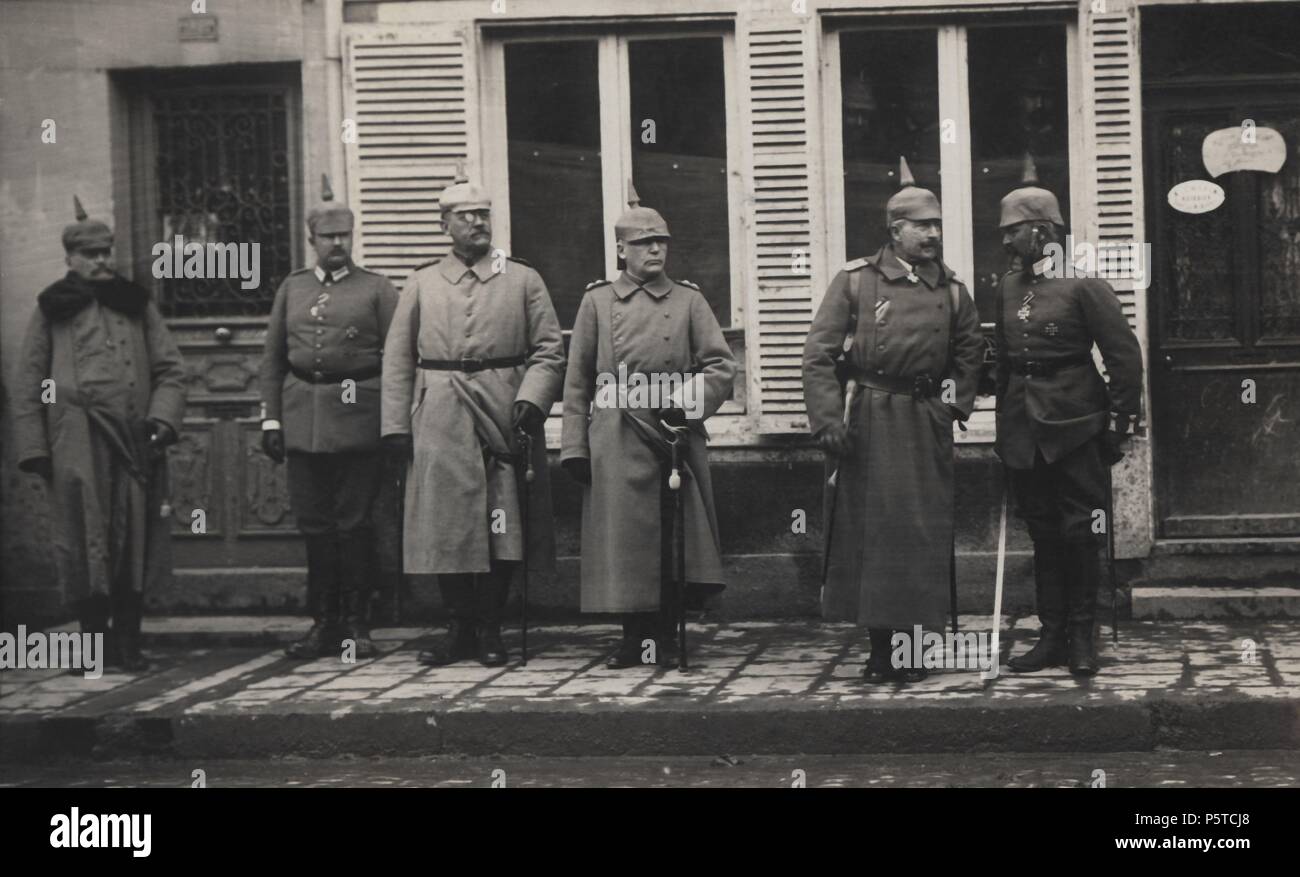 Guerra Mundial 1914-1918. El kaiser Guillermo II (Segundo por la derecha), acompañado de un Grupo de Generales del Ejército Alemán. Año 1915. Stockfoto