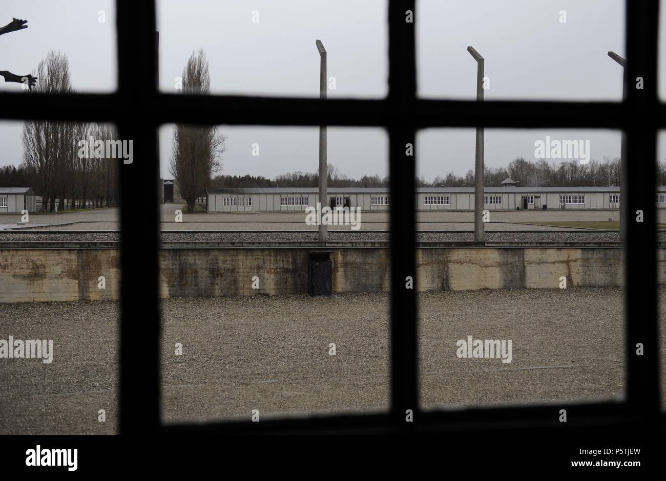 KZ Dachau. NS-Lager der Gefangenen in 1933 eröffnet. Außenansicht von innen eine Baracke. Deutschland. Stockfoto