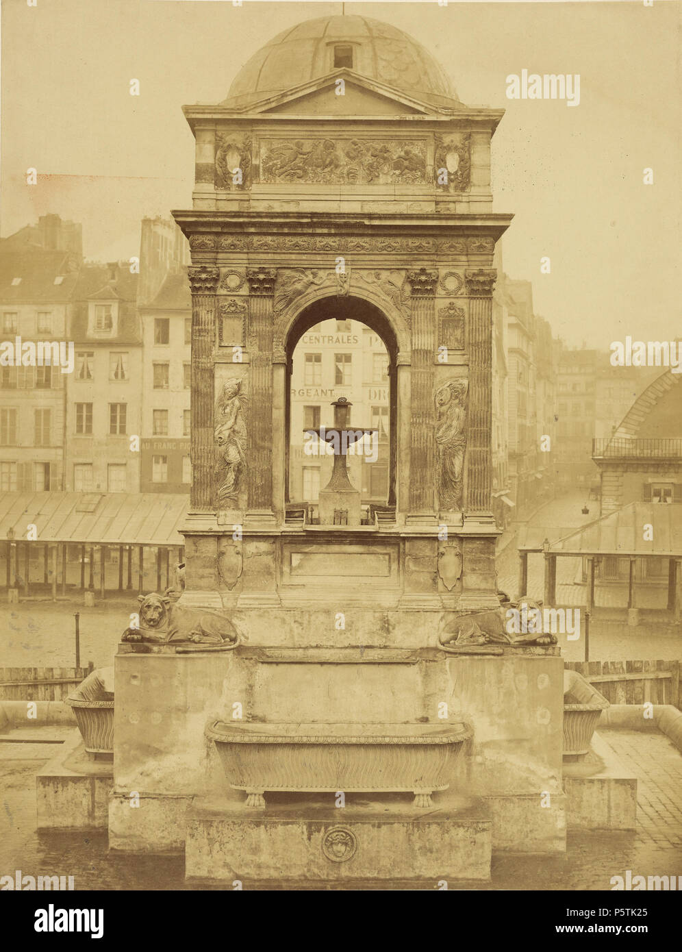[La Fassade est de la Fontaine des Innocents]/[Fontaine des Innocents, Paris]; Charles Marville (Französisch, 1813 - 1879); Paris, Frankreich; 1856; Eiklar Silber drucken; 41,8 x 37,9 cm (16 5/6 x 14 15/16 in.); 84. XM. 346.5 327 Charles Marville, La Fassade est de la Fontaine des Innocents, 1856 Stockfoto
