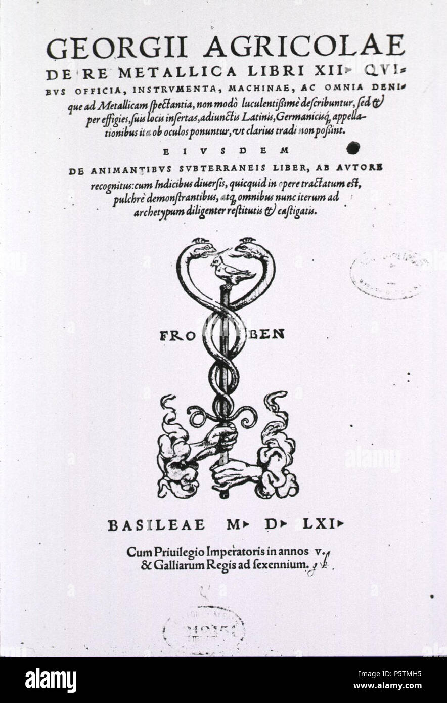 N/A. De re metallica Titel Seite. Veröffentlicht 1556. Georgius Agricola (1494 - 1555) Alternative Namen Geburt Name: Georg Pawer Beschreibung deutsche Arzt, Mineraloge und Historiker Geburtsdatum / Tod 24 März 1494 21. November 1555 Ort der Geburt / Todes Glauchau Chemnitz Authority control: Q 76579 VIAF: 100164815 ISNI: 0000 00010928 524 X LCCN: n 86873007 NLA: 35782506 Open Library: OL 666775 ein WorldCat 427 De re metallica Titel Seite 1556 Stockfoto