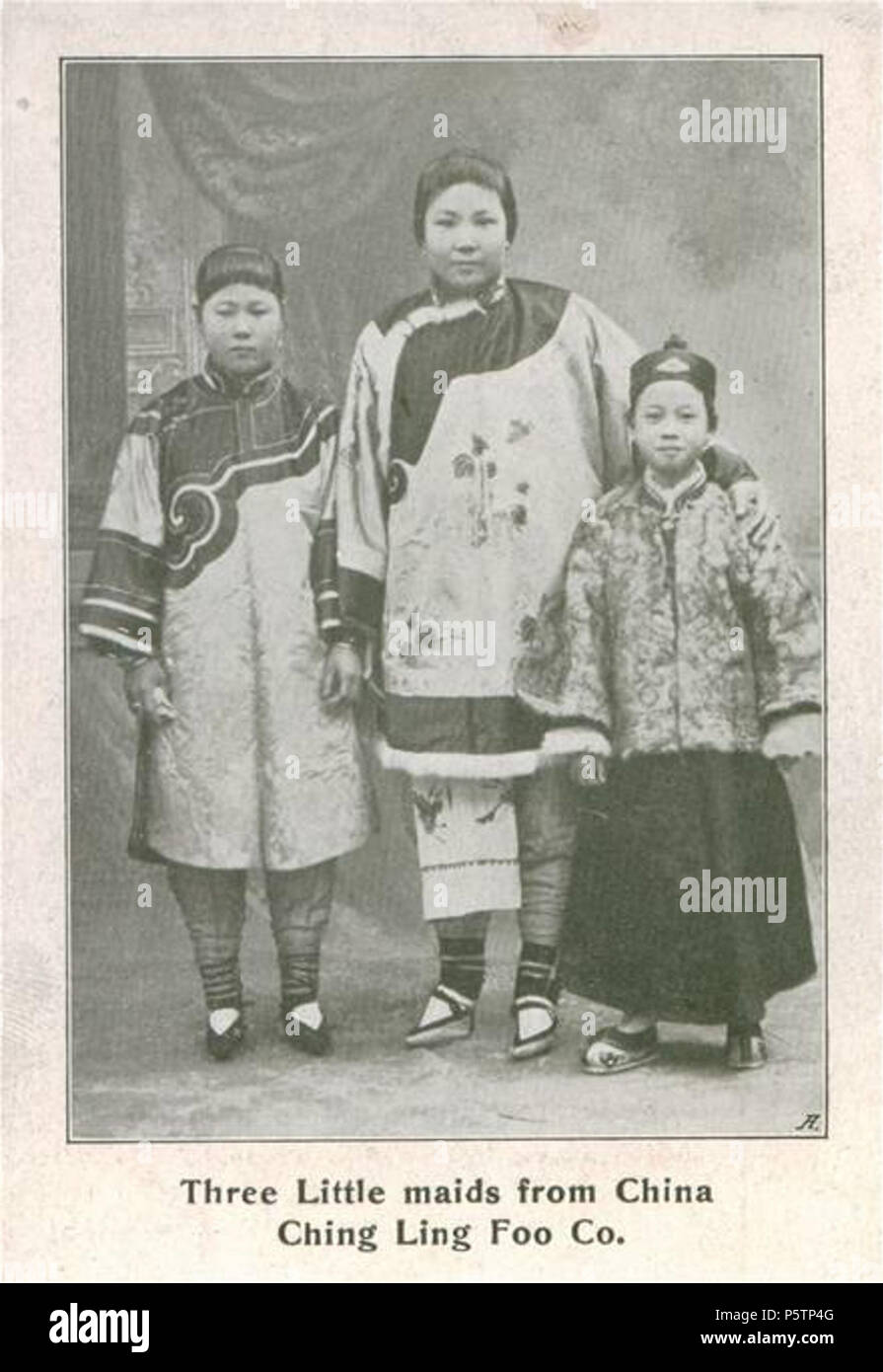 N/A. Englisch: Familie der Chinesischen Magier Ching Ling foo (1854-1922). Das Bild ist von seiner Show in den USA im Jahr 1898. Bild aus [1] kopiert, aus dem Artikel über die Magier in der Tschechischen Tageszeitung MF Dnes. Die Zeitung hat das Foto (und andere Fotos und Materialien) von náprstek Museum in Prag. Diese Artefakte wurden während der Zauberer show in Prag im Jahr 1905 gesammelt. Deutsch: Die Familie des chinesischen Zauberkünstlers Ching Ling Foo (1854-1922). 1898. Unbekannt 339 Ching Ling Foo Co Stockfoto