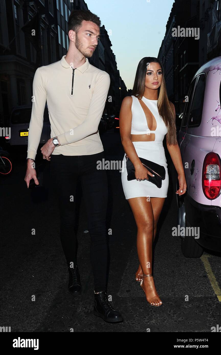 PrettyLittleThing x Maya Jama - Einführungsparty. Quelle: Alamy News Stockfoto