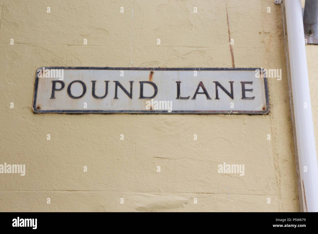 Eine Straße Name sign in Teignmouth, South Devon namens 'Pound Lane" Stockfoto