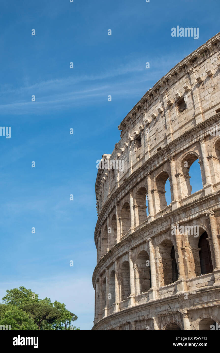 Äußere des antiken Kolosseum in Rom - das größte Amphitheater, das je gebaut wurde Stockfoto