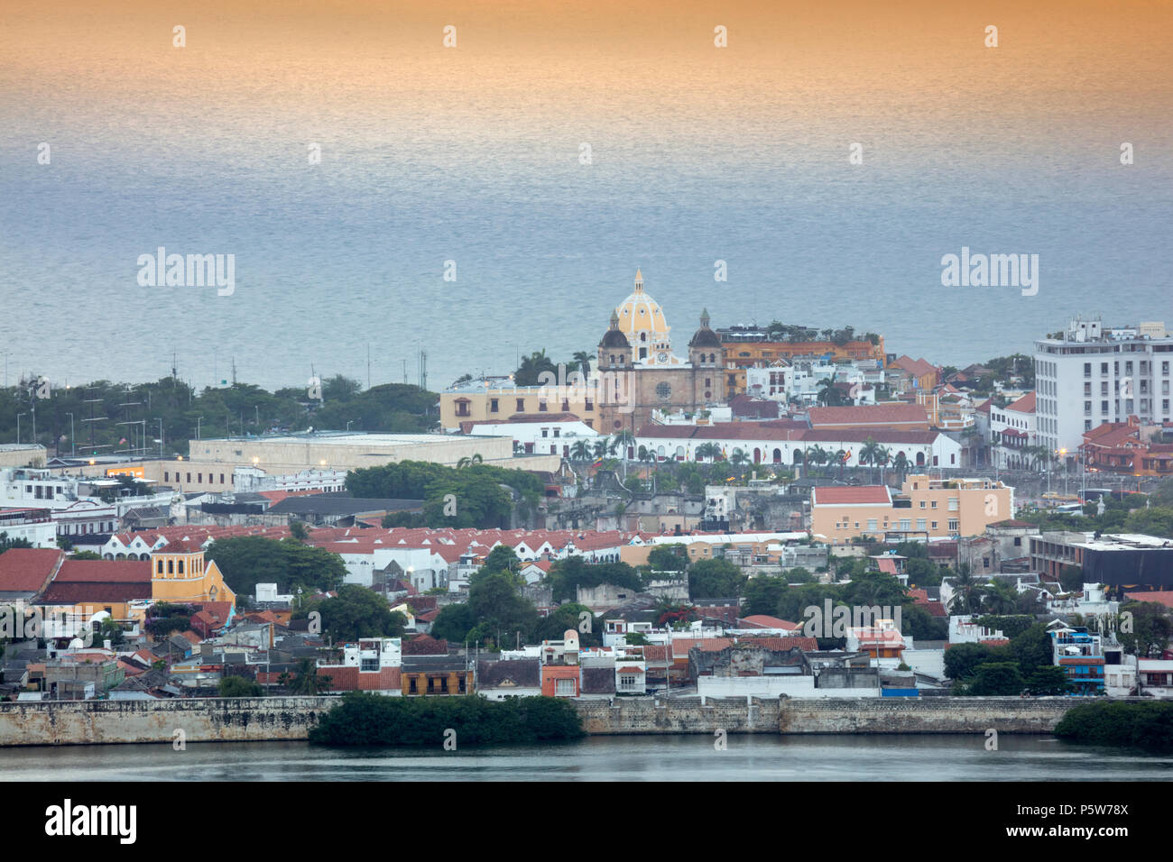 Die Silhouette der historischen Unesco Weltkulturerbe Zentrum von Cartagena Stadt, an der karibischen Küste von Kolumbien, Südamerika Stockfoto