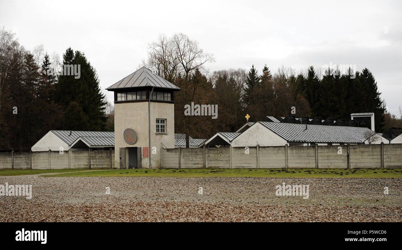 Kz Dachau. Ns-Lager von Gefangenen in 1933 geöffnet. Karmel, 1963. Von Josef Wiedemann (1910-2001). Eingang. Deutschland. Stockfoto