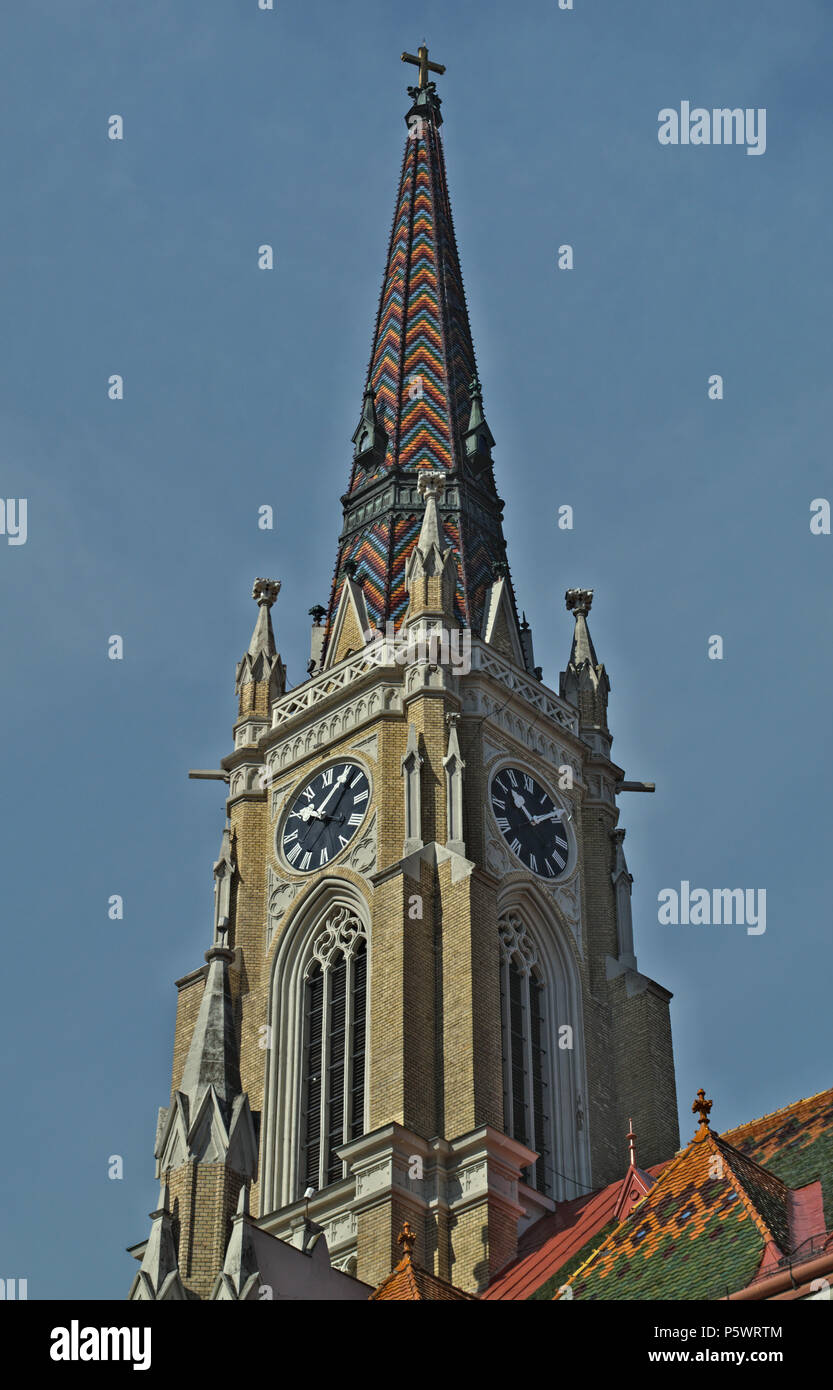 Turm auf katholische Kathedrale im Stadtzentrum von Novi Sad, Serbien Stockfoto