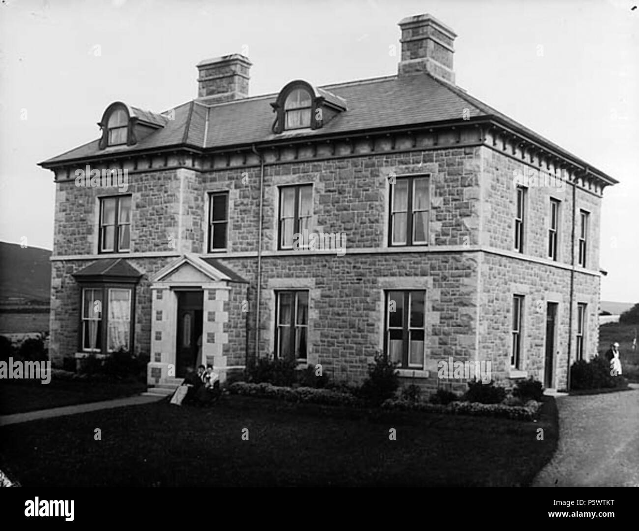 [Dr R Haus, Tywyn] [Graphic].. 1 Negativ: Glas, trockenen Platte, b&w, 16,5 x 21,5 cm. ca. 1885. Thomas, John, 468 Dr R Haus, Tywyn NLW 3362332 Stockfoto