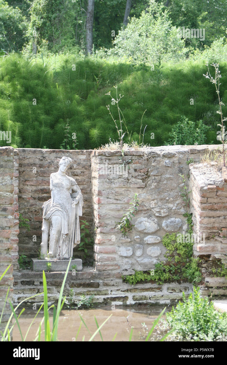 N/A. Dion ist ein Dorf in der Präfektur Pieria, Mazedonien, Griechenland, am besten für sein Museum und archäologische Stätte am Fuße des Mt. Olymp. 18 Mai 2008, 05:22. Jaci Gresham von Tuscaloosa, Alabama, United States 455 Dion, Griechenland - Statue Stockfoto