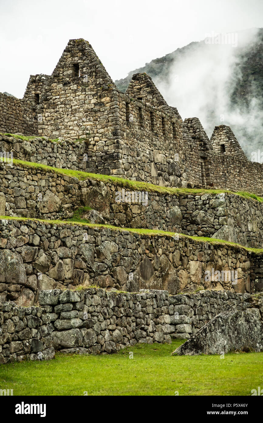 Gebäude aus Stein, Machu Picchu Inka Ruinen, in der Nähe von Aguas Calientes, aka Machu Picchu Pueblo, Cusco, Peru Stockfoto