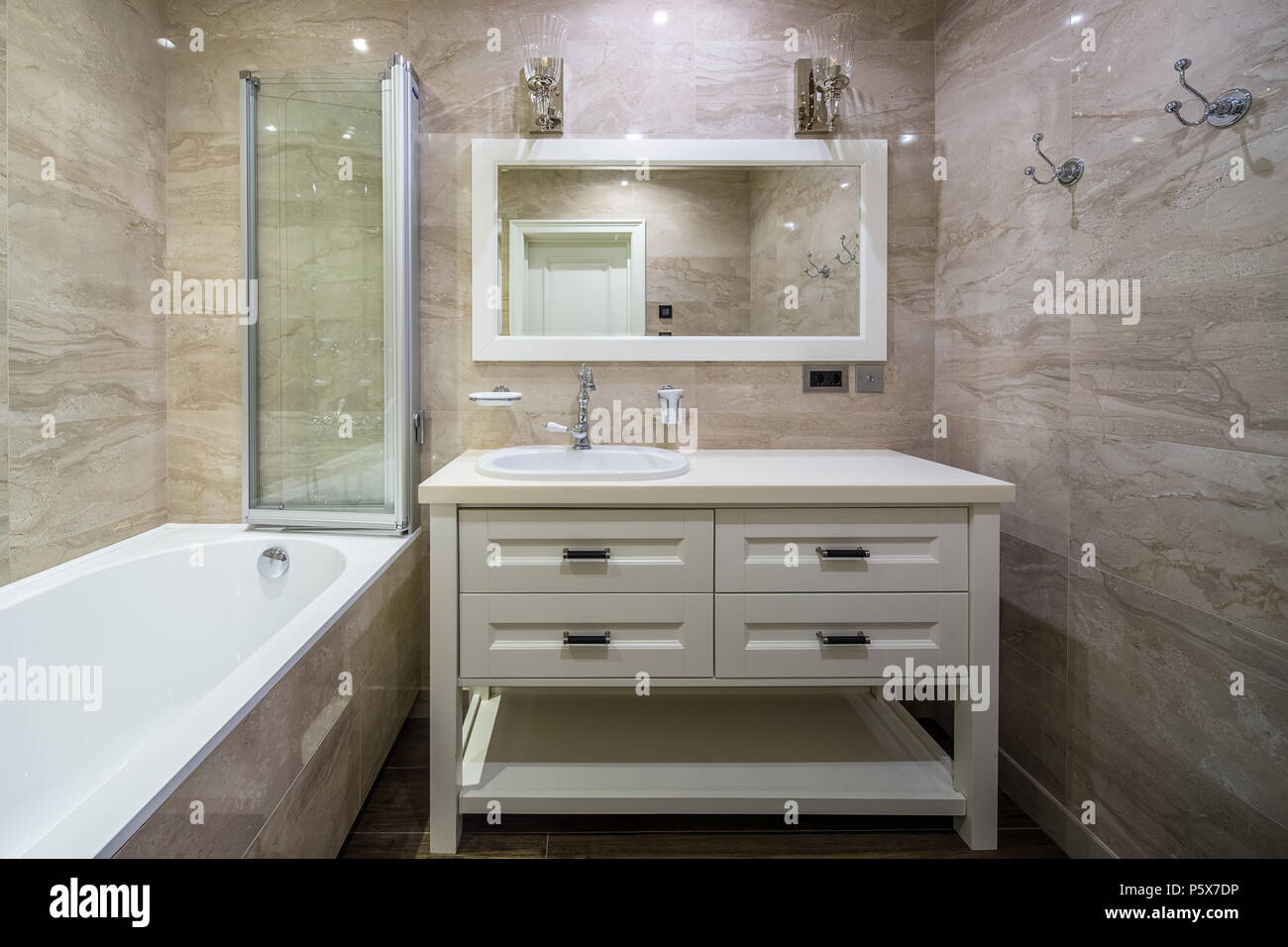 Badezimmer im klassischen Stil Stockfoto