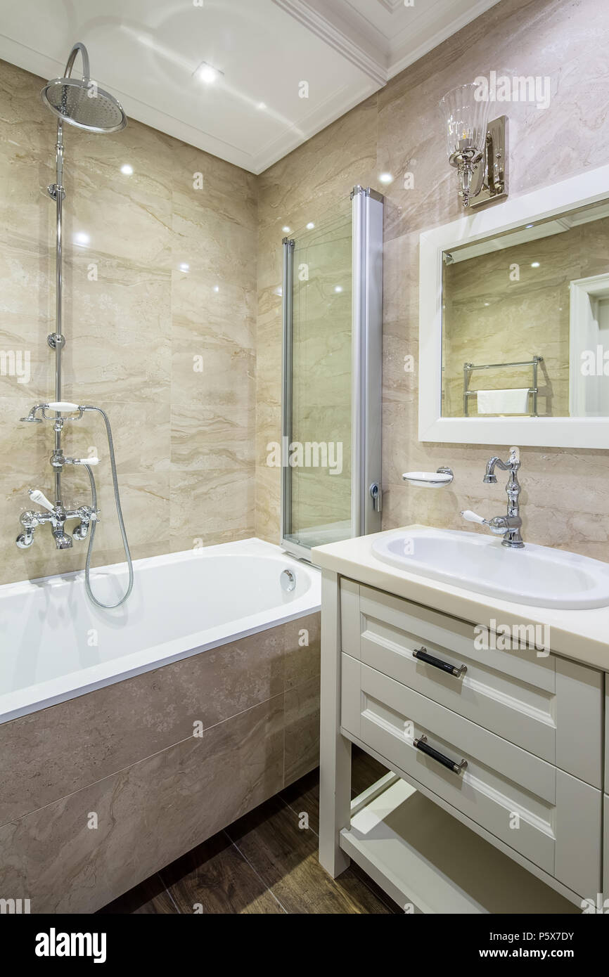 Badezimmer im klassischen Stil Stockfoto