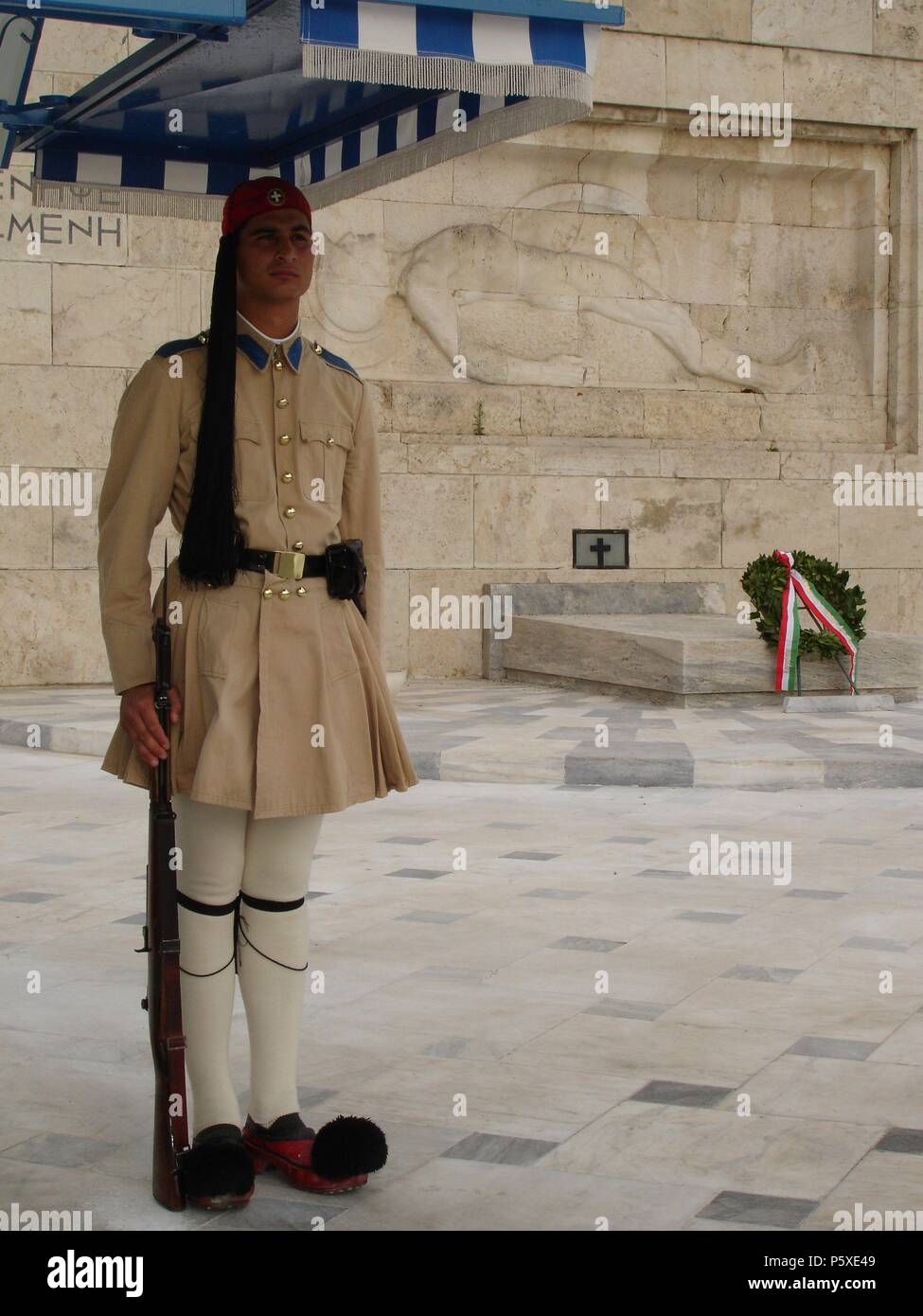 VELANDO EVZON LA TUMBA DEL SOLDADO DESCONOCIDO. Lage: PARLAMENTO NACIONAL, Athen. Stockfoto