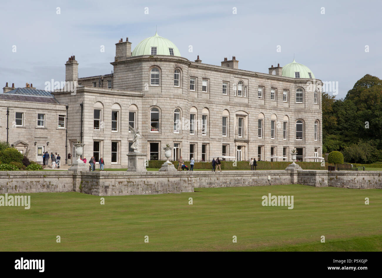 Das Mansion House an Powercourt Gärten in Irland, ein wichtiges Ziel für Touristen Stockfoto