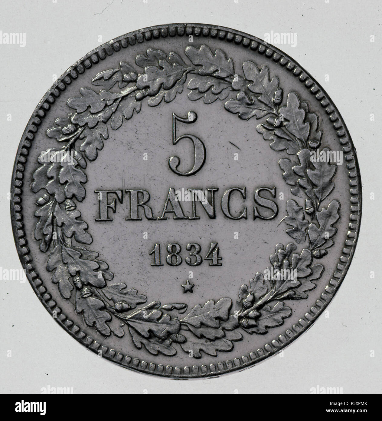 N/A. Français: Pièce belge de 5 Franken de 1834 (Léopold Ier-tête laurée) revers Nederlands: Belgische Munt van 5 Frank van 1834 (Leopold I-gelauwerde hoofd) - keerzijde Englisch: Belgische Münze 5 Franken von 1834 (Leopold I-laureled Kopf) - rückwärts English: Belgische 5 Franc Münze aus dem Jahr 1834 (Leopold I-mit Lorbeer) - Rückseite. 1834. Joseph-Pierre Braemt (1796 - 1864) Beschreibung der Belgischen Kupferstecher und Medaille Graveur Geburtsdatum / Tod 1796 1864 Ort der Geburt / Todes Gent Brüssel arbeiten Zeitraum 19. Jahrhundert Arbeitsort Bruxelles Authority control: Q 3184409 VIAF: Stockfoto