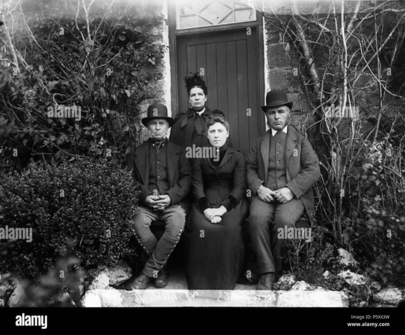 [Edmunds Familie] [Graphic].. 1 Negativ: Glas, trockenen Platte, b&w, 16,5 x 21,5 cm. ca. 1885. Thomas, John, 493 Edmunds Familie NLW 3361880 Stockfoto