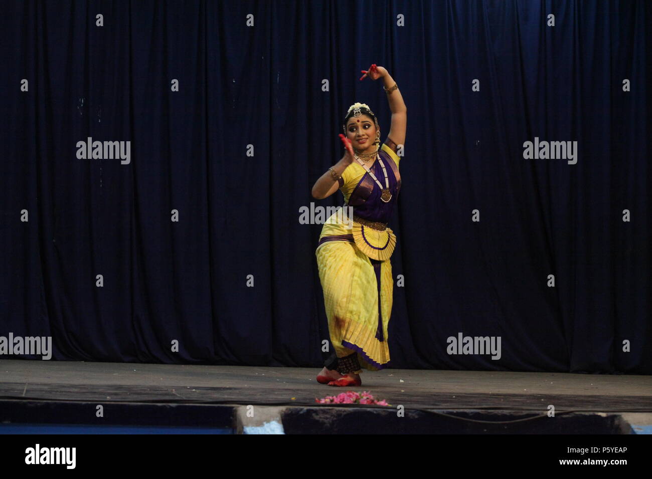 Bharathya natyam ist einer der klassischen Tanzformen Indiens von der Staat Tamil Nadu. Beliebt ist es nicht nur in Indien, sondern in der ganzen Welt Stockfoto