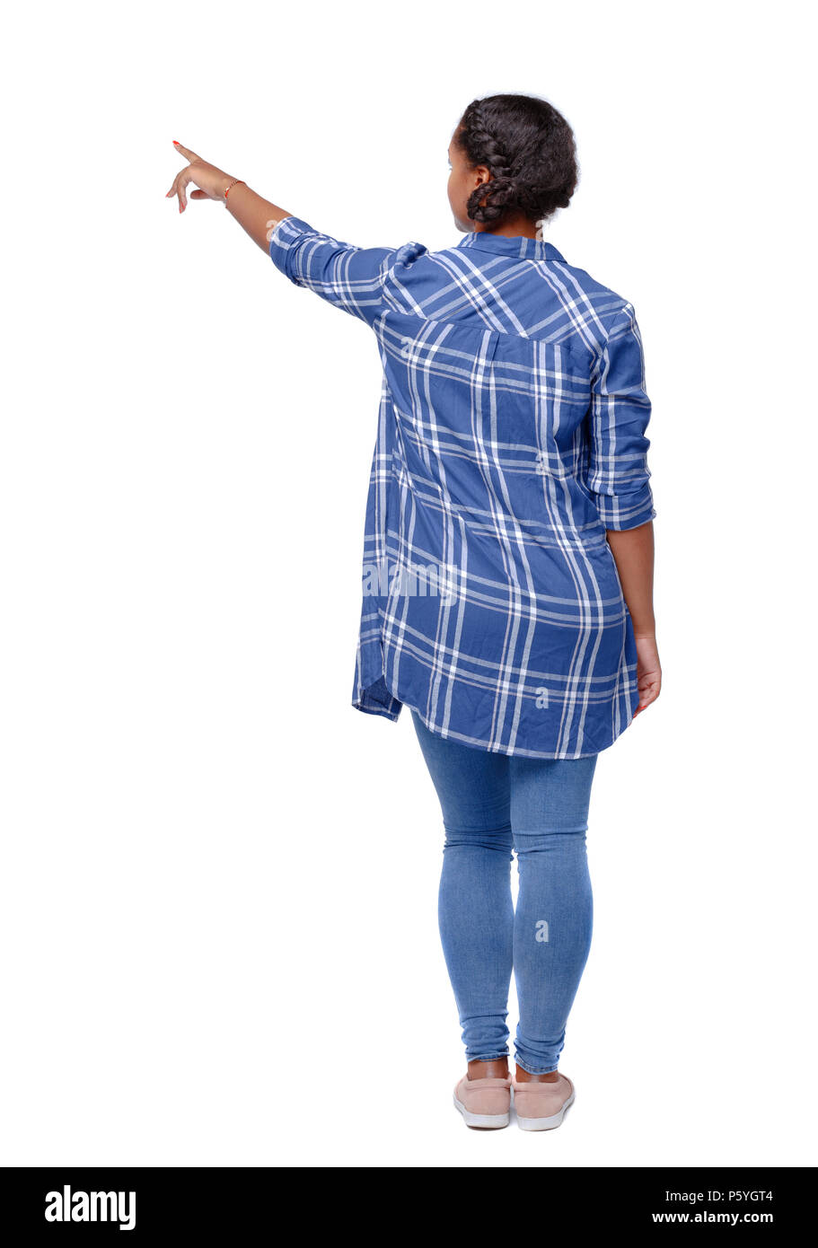 Rückansicht eines schwarzen Afrikaner - Frau in ein Hemd nach oben zeigt. Ansicht von hinten leute Sammlung. Rückseite Ansehen der Person. Über weiß b Isoliert Stockfoto