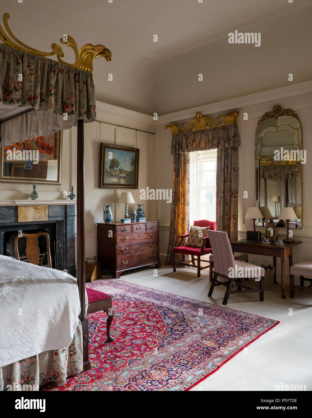Edwardian Schlafzimmer mit Himmelbett Stockfoto