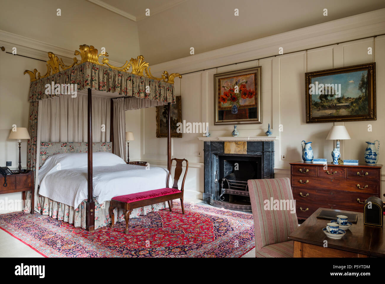 Edwardian Schlafzimmer mit Himmelbett Stockfoto