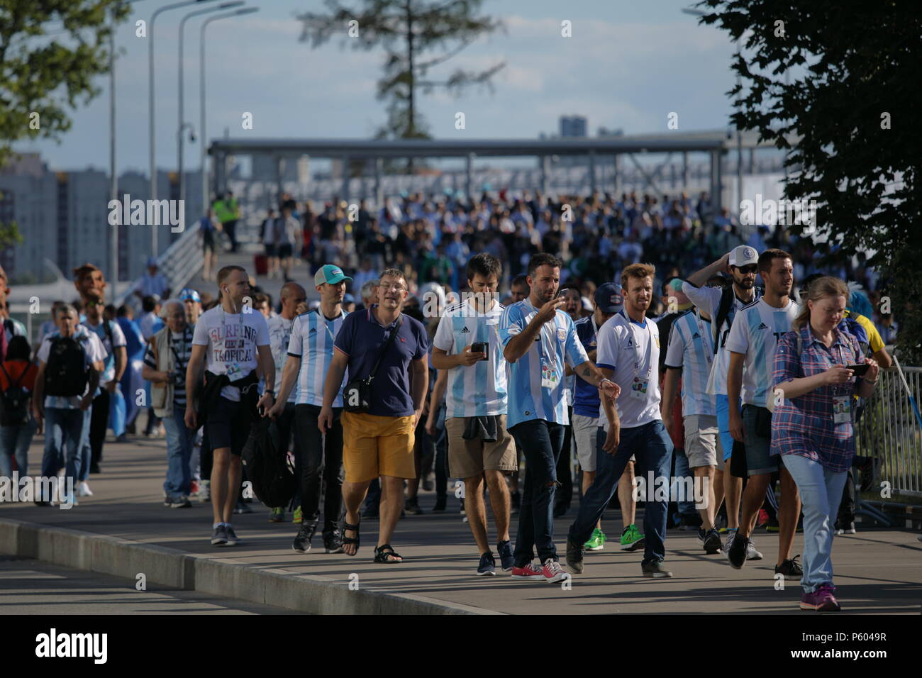 St. Petersburg, Russland - 26. Juni 2018: Die argentinische Fußball-Fans nach St. Petersburg Stadion ihre Mannschaft im Spiel der FIFA-C zu unterstützen. Stockfoto