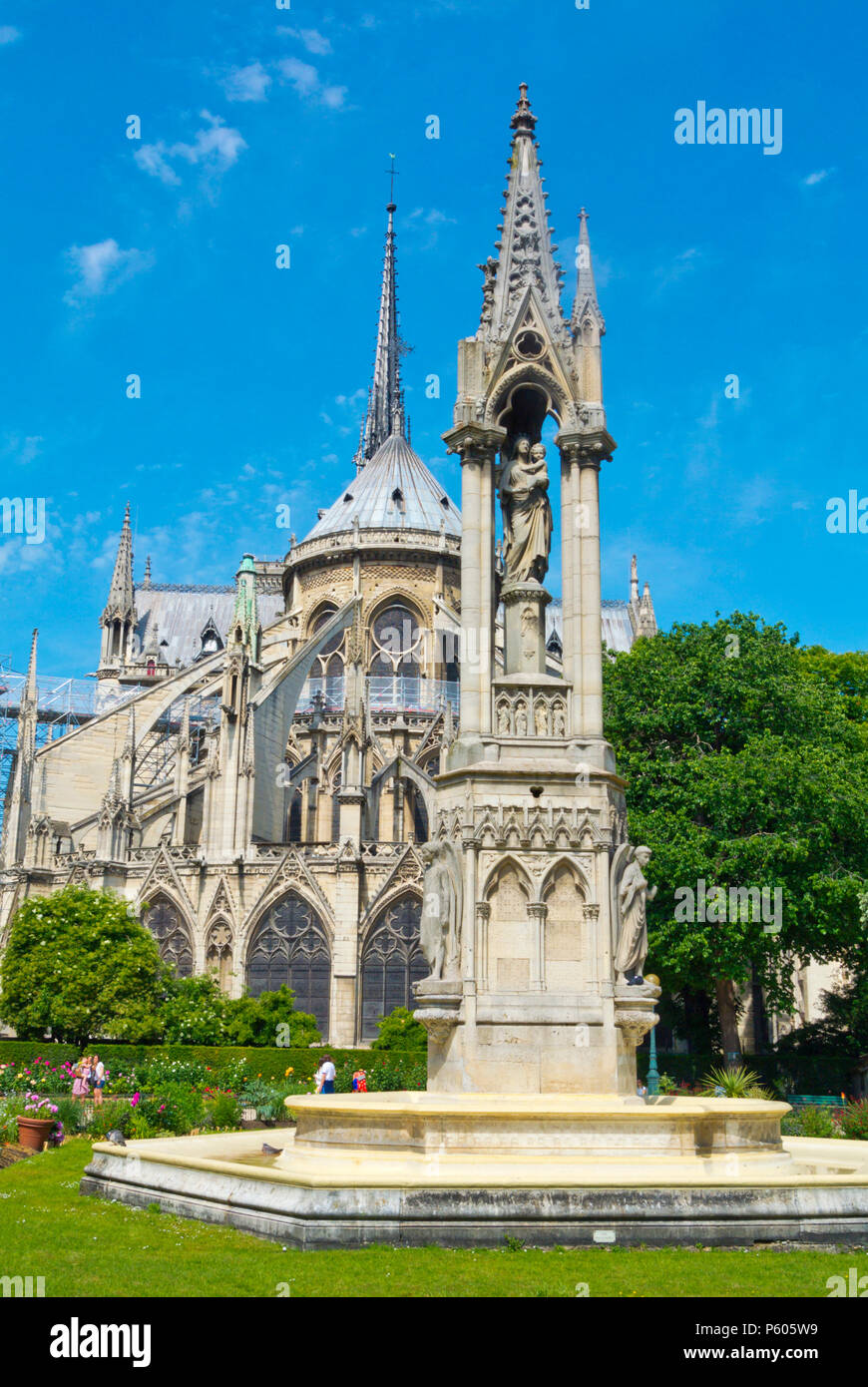 Monument Saint Jean-Paul II, vor der Kathedrale Notre-Dame de Paris, Square Jean XXIII, Ile de la Cite, Paris, Frankreich Stockfoto