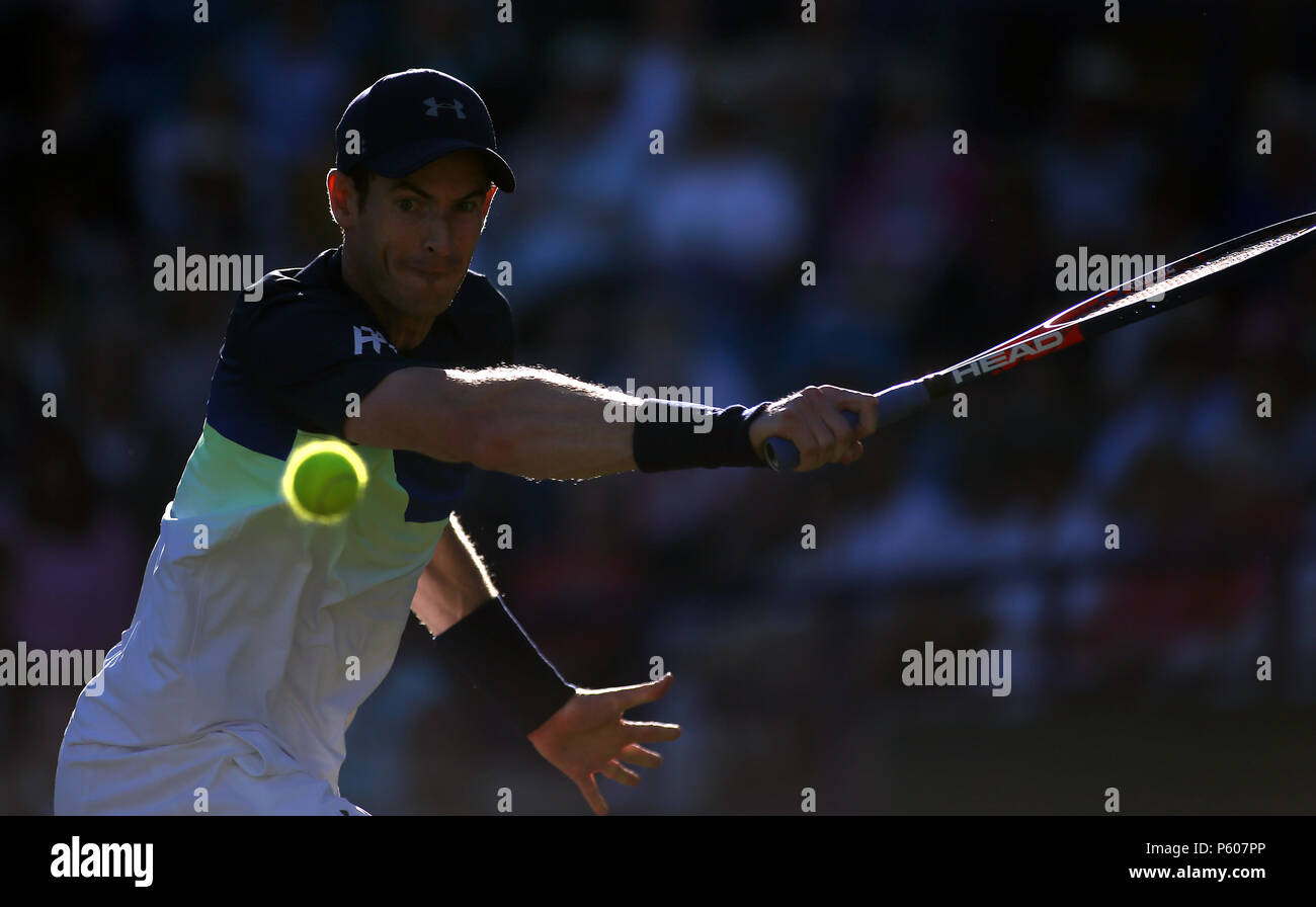 Großbritanniens Andy Murray auf Center Court am Tag vier der Natur Tal Internationalen an der Devonshire Park, Eastbourne. Stockfoto