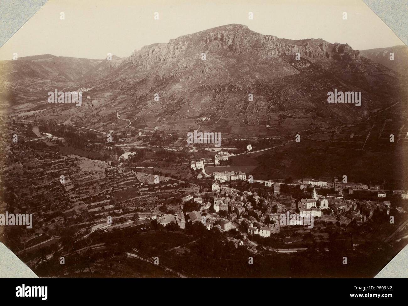 537 Ausflug dans la région des Causses (1892). f47. Gorges de la Jonte, Les alentours du Rozier-Peyreleau Stockfoto