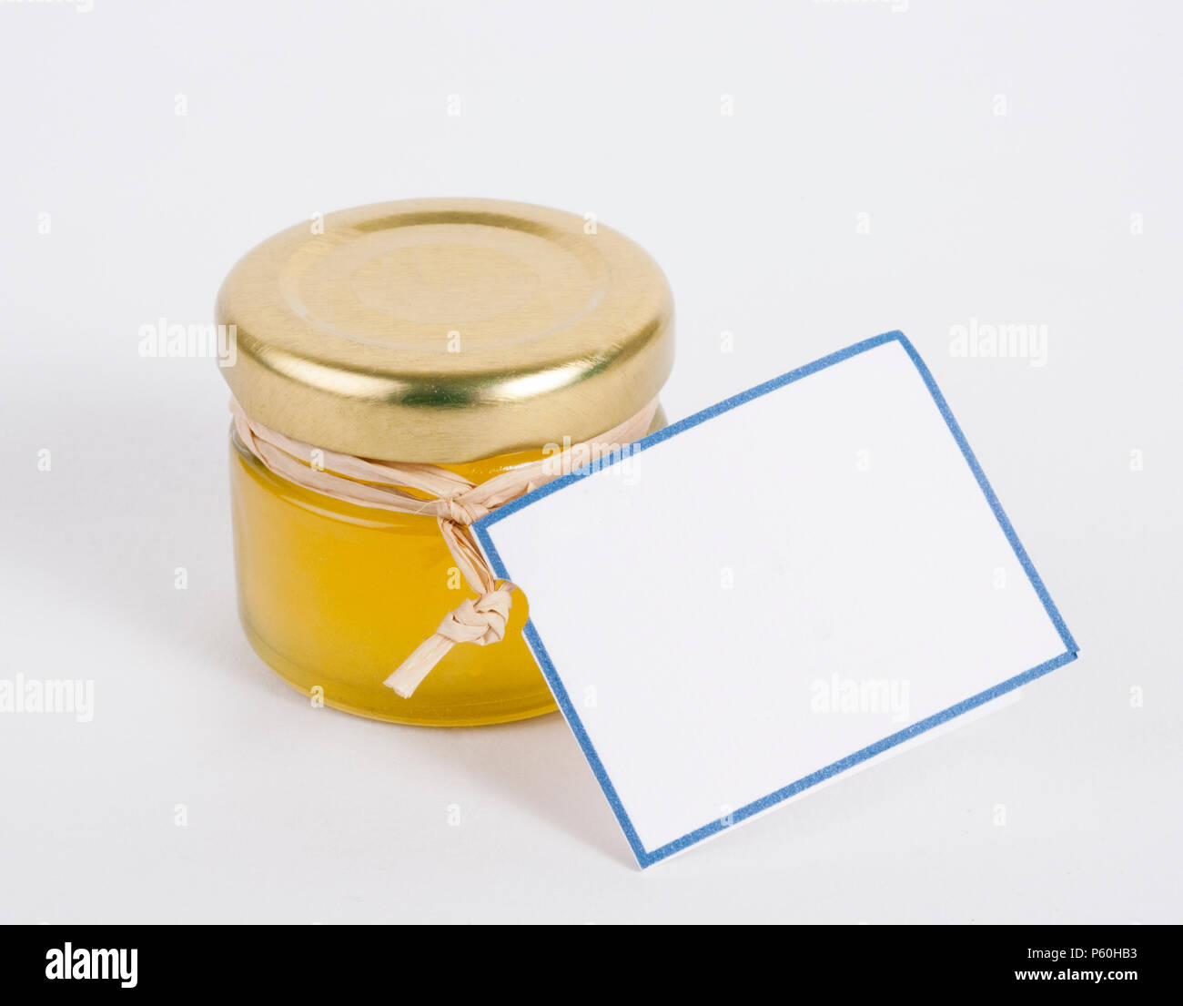Kleines Glas Produkt jar mit leeres Etikett für das Hinzufügen von Text auf weißem Hintergrund Stockfoto