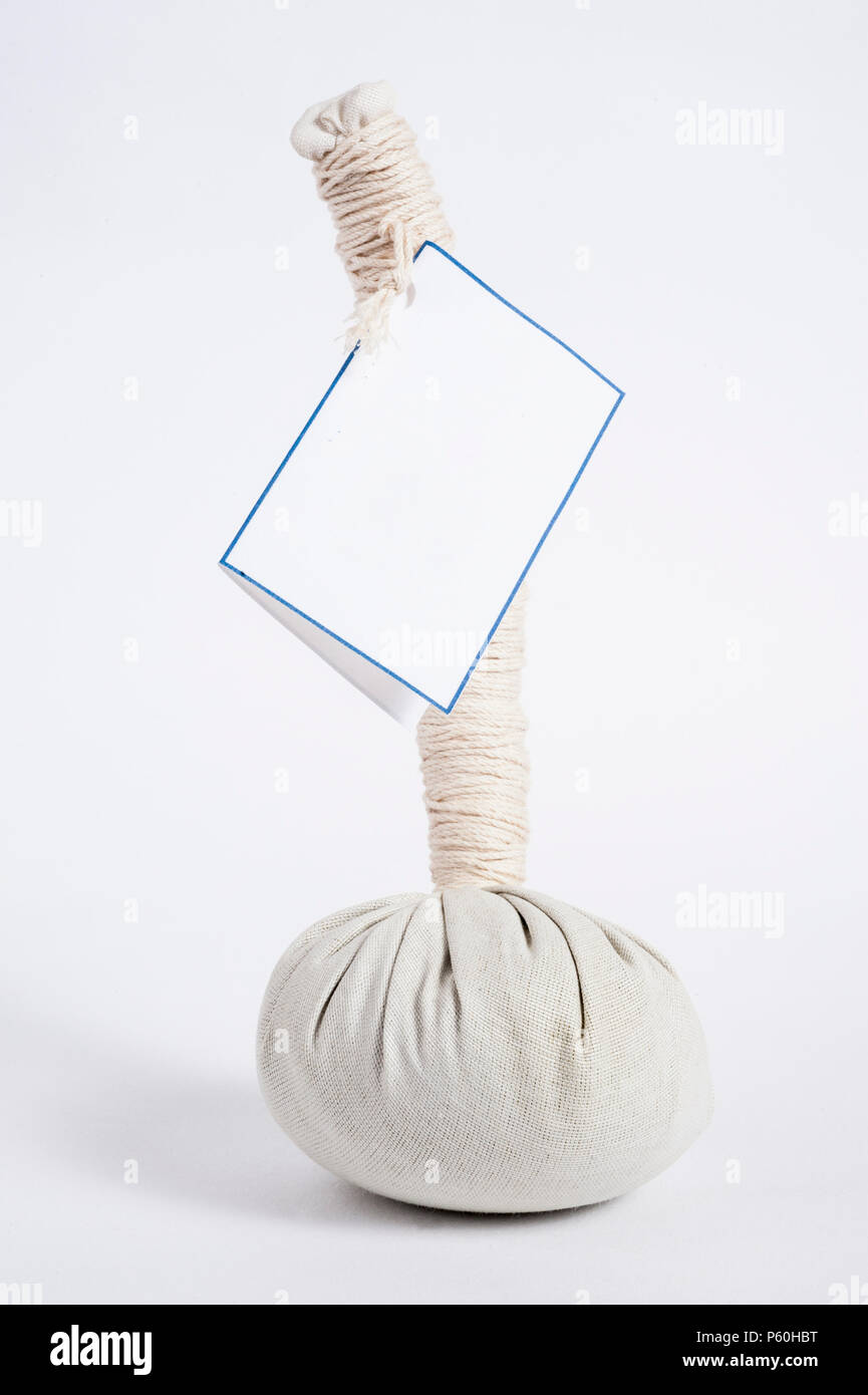 Herbal Massage Schraube mit leeres Etikett für das Hinzufügen von Text auf weißem Hintergrund Stockfoto