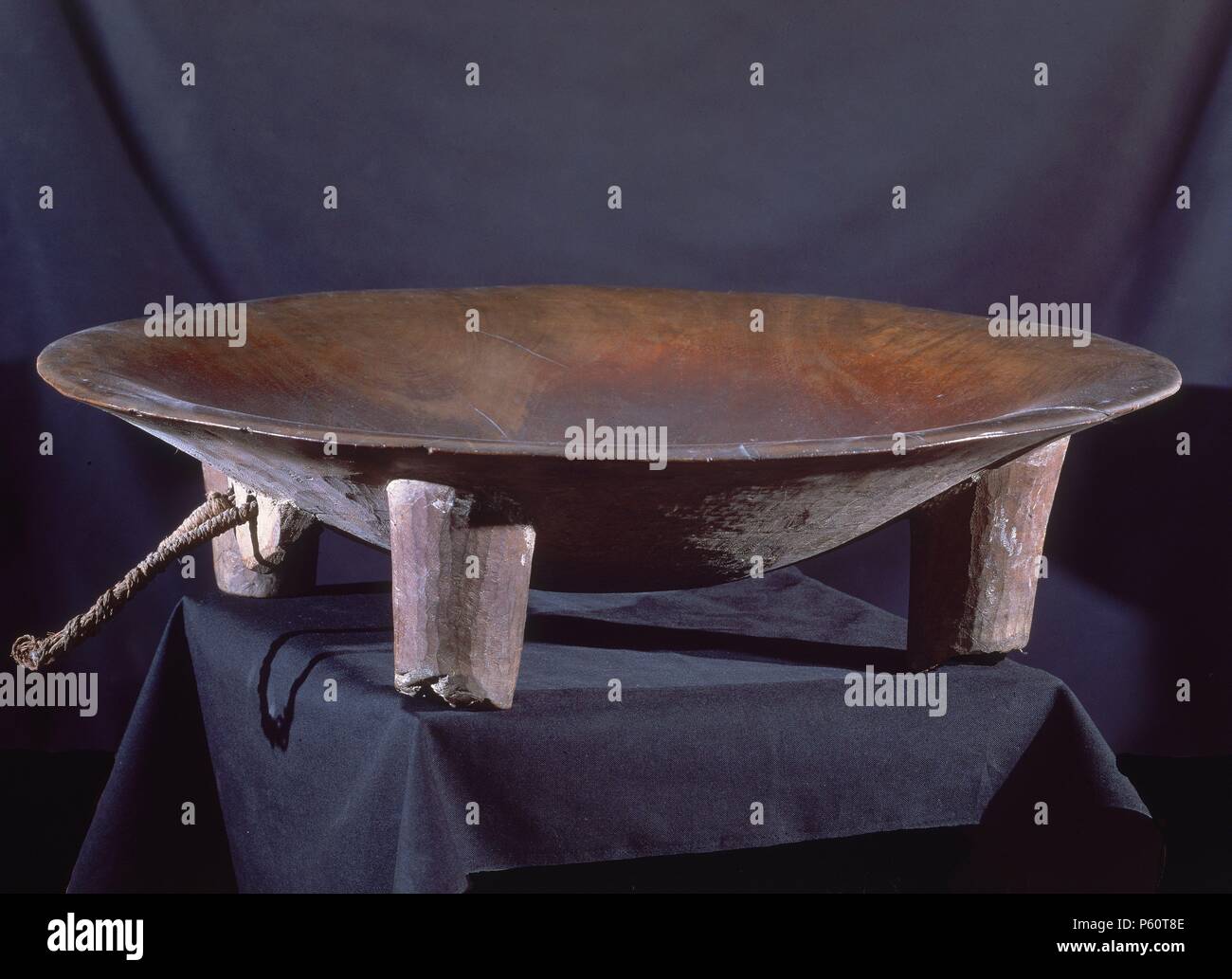 RECIPIENTE MADERA PARA CAVA-ISLAS DE VAVAO - Ozeanien - PROCEDE DEL INSELGRUPPE DE TONGA - EXPEDICION MALASPINA. Lage: das Museo DE AMERICA - COLECCION, MADRID, SPANIEN. Stockfoto