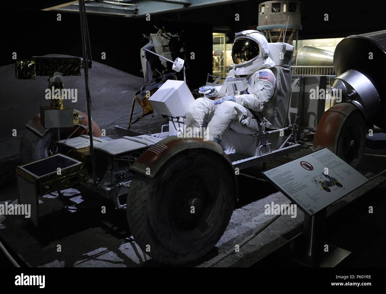 Lunar Roving Vehicle (LRV) oder Lunar Rover war ein batteriebetriebenes vierrädrige Rover auf dem Mond in den letzten drei Missionen der amerikanischen Apollo Programm verwendet, während 1971 und 1972. Deutschen Museum. München. Deutschland. Stockfoto
