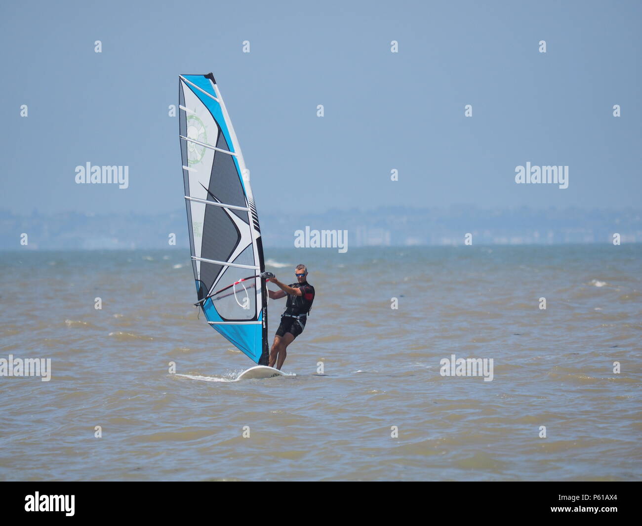 Sheerness, Kent, Großbritannien. 28 Juni, 2018. UK Wetter: ein sonniger und warmer Tag in Sheerness, Kent, als die Hitzewelle weiter. Credit: James Bell/Alamy leben Nachrichten Stockfoto