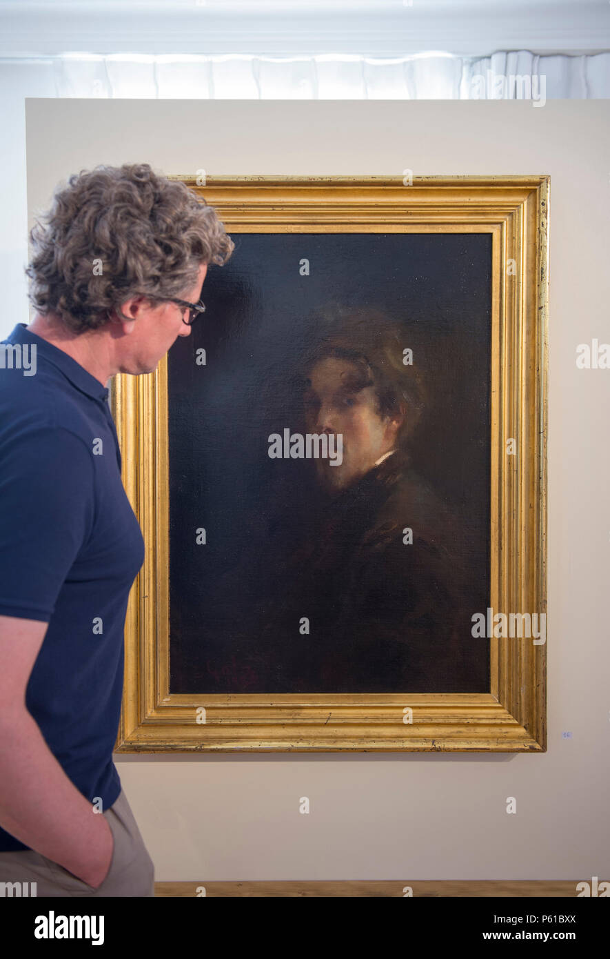London Art Woche, St James's, London, Großbritannien. 28. Juni, 2018. Eine Vorschau der Galerien in London Kunst Woche teilnehmenden vor dem offiziellen Start um 15.00 Uhr am 28. Juni. Foto: Gesichter 2 Ausstellung, Selbstportrait, 1880. Emilio Gola. Italien, privaten Sammlung. Galleria Carlo Virgilio&C, Roma. Credit: Malcolm Park/Alamy Leben Nachrichten. Stockfoto