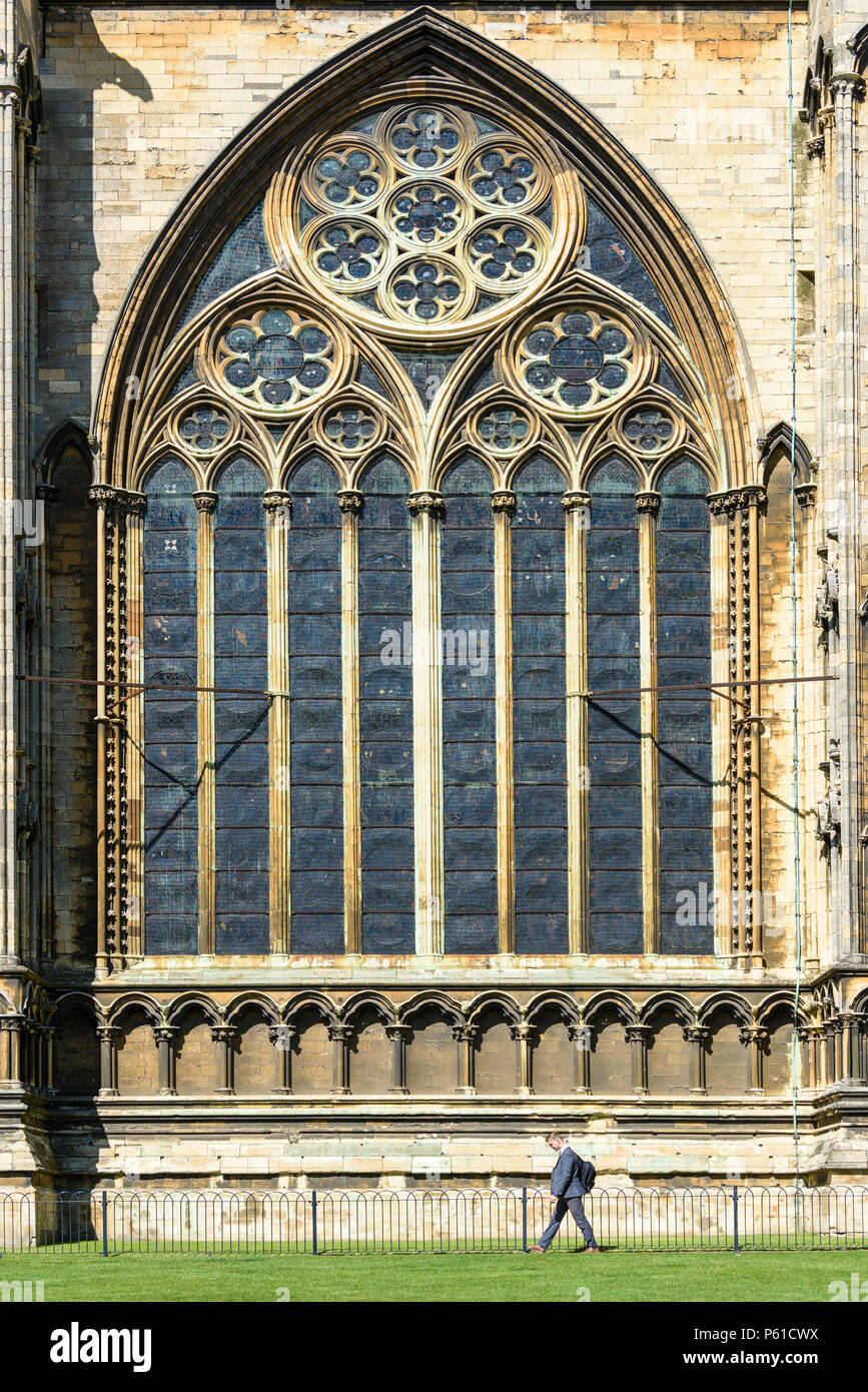 Äußere des East End Fenster in der mittelalterlichen Kathedrale, Lincoln, England. Stockfoto