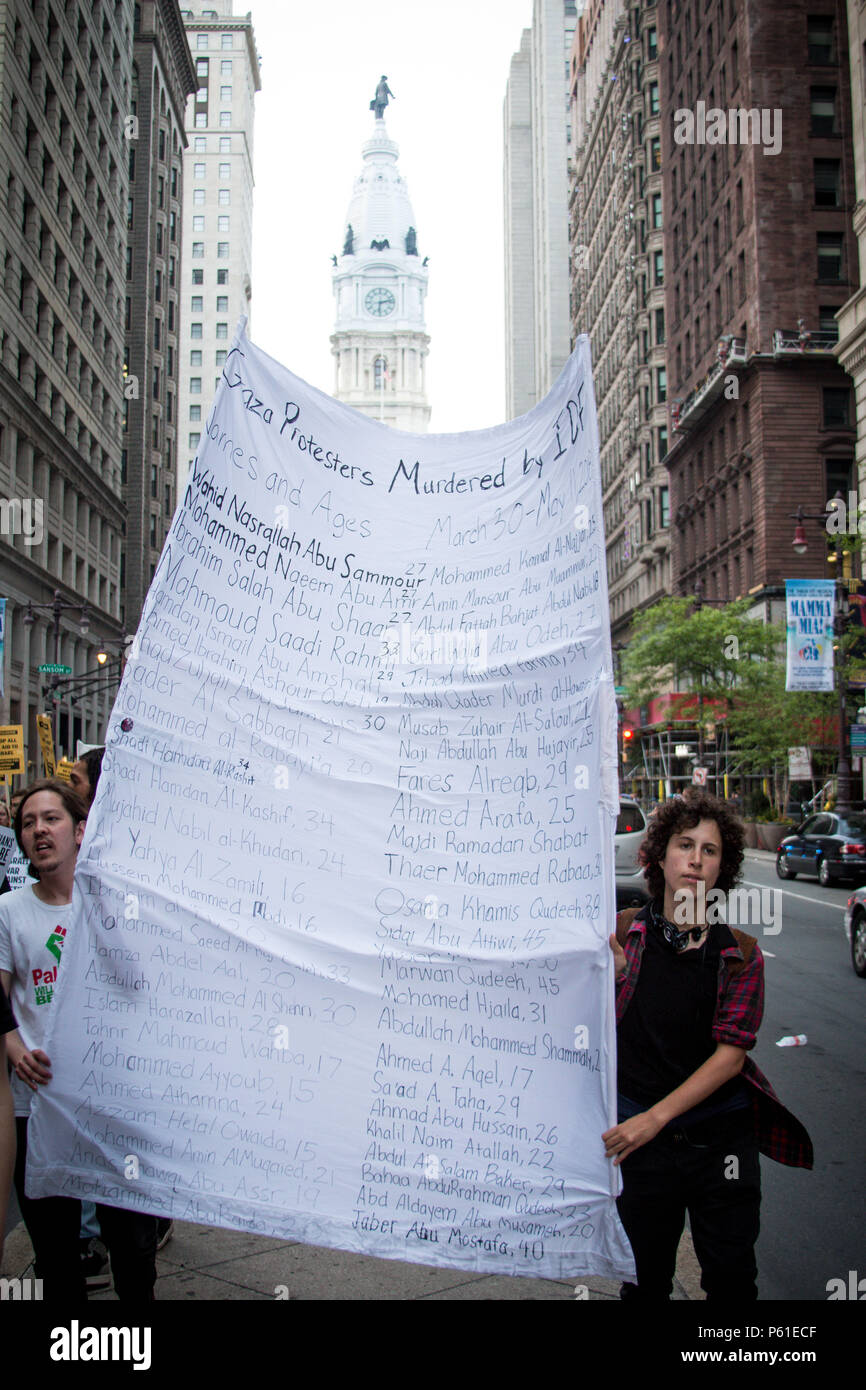 Philadelphia, USA, 14. Mai 2018. Pro-Palestinan Gruppen Protest gegen die Entscheidung der US-Regierung, seine Botschaft in Israel die Stadt Jerusalem zu bewegen. Die Bewegung kommt nach Wochen der Palestinan Proteste an der israelischen Grenze zum Gazastreifen, in dem die israelischen Streitkräfte auf gefeuert haben und Dutzende von Palestinans getötet. Stockfoto