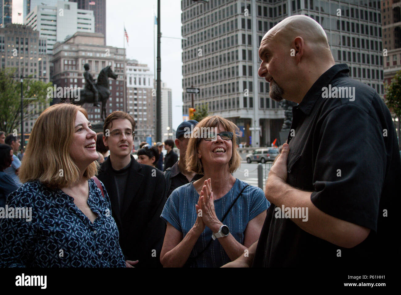 Philadelphia, USA, 4. Mai, 2018. Senator Bernie Sanders unterstützt John fetterman als Kandidat für Pennsylvania Lieutenant Governor Stockfoto