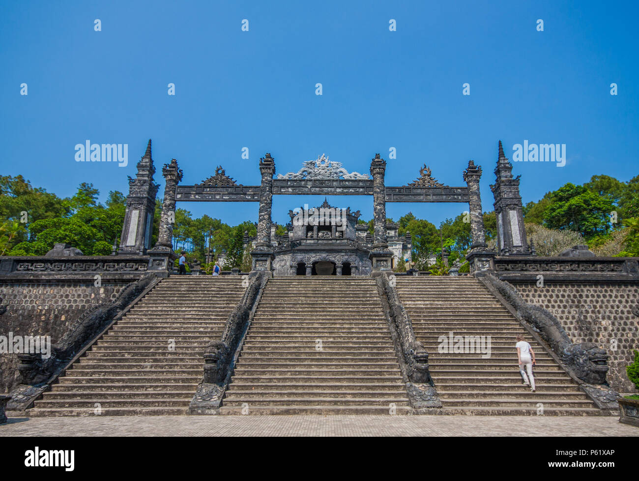 Hue, Vietnam - Vietnam stellt eine Menge Gräber und Mausoleen der Kaiser oder bemerkenswerten Menschen gewidmet. Hier im Bild das Grab von Khai Dinh Stockfoto