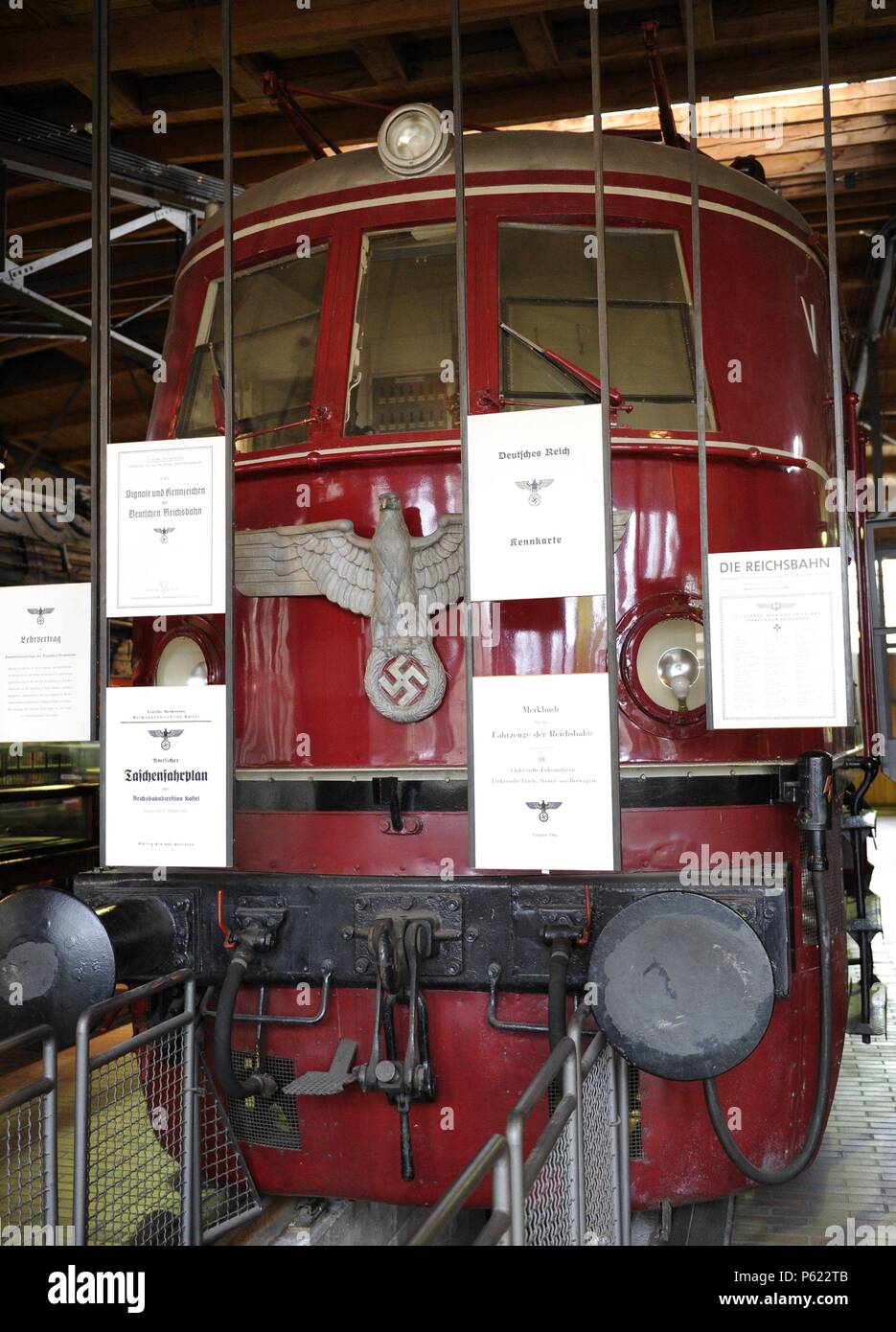 Die Deutsche Reichsbahn und Deutsche Reichsbahn. Deutsche Bahn (Deutsche Reich-Krieg ich).  Lokomotive mit Hakenkreuz. 1940 Deutsche Technikmuseum. Berlin. Deutschland. Stockfoto