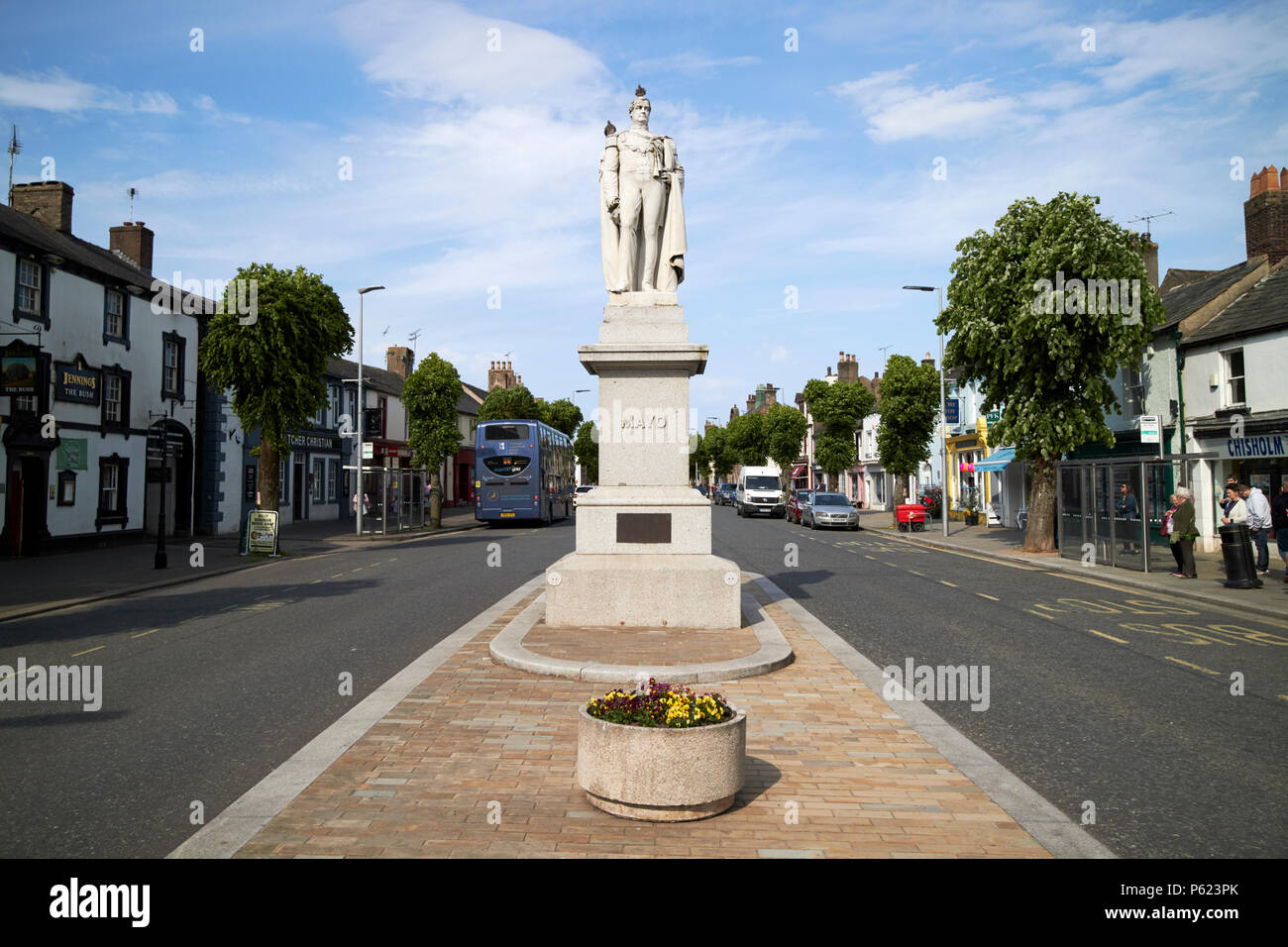 Richard Southwell Bourke sechste Earl von Mayo Statue in der Mitte der main street Cockermouth Cumbria England Großbritannien Stockfoto