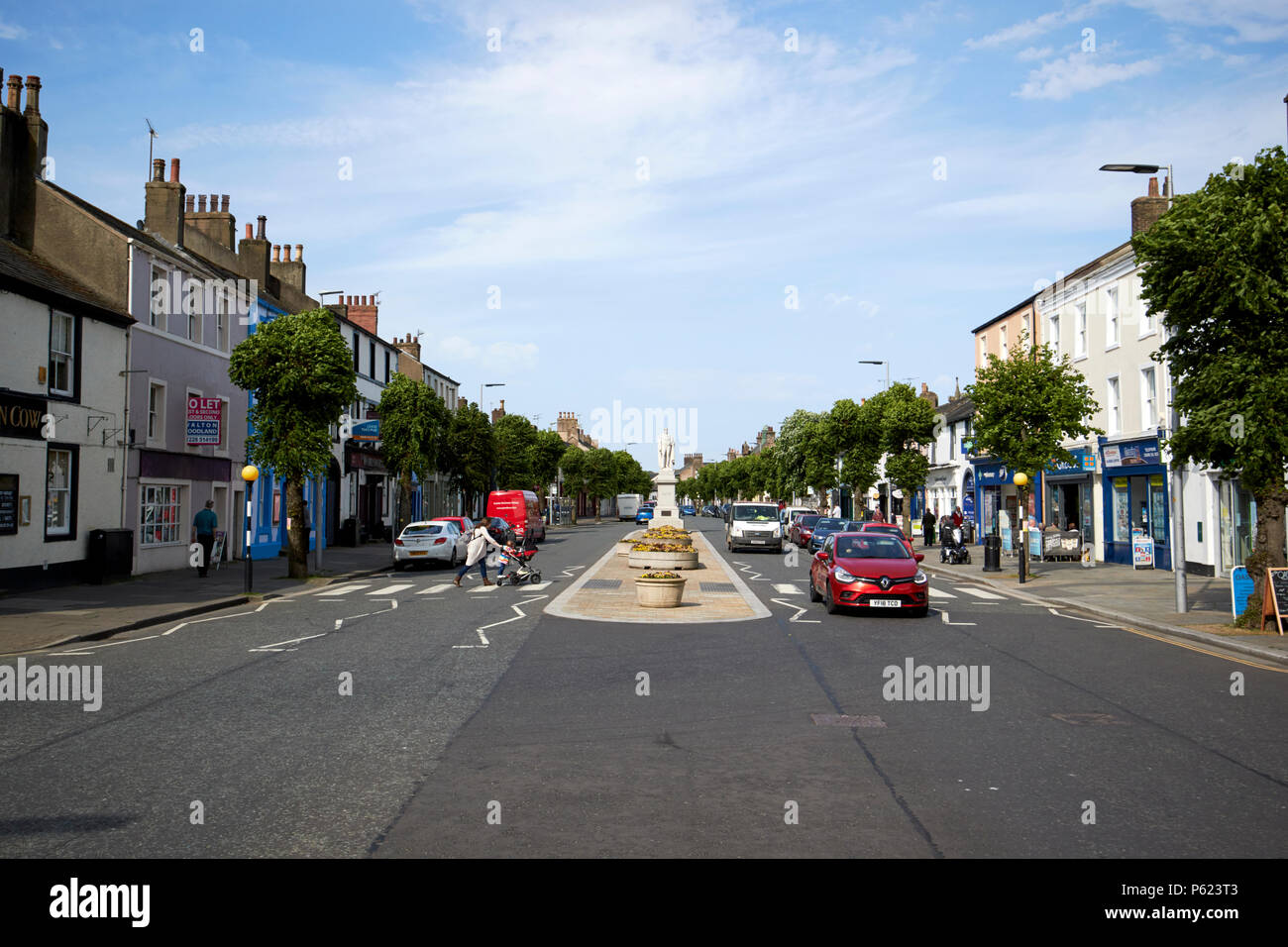 Breite Hauptstraße in Cockermouth Cumbria England Großbritannien Stockfoto