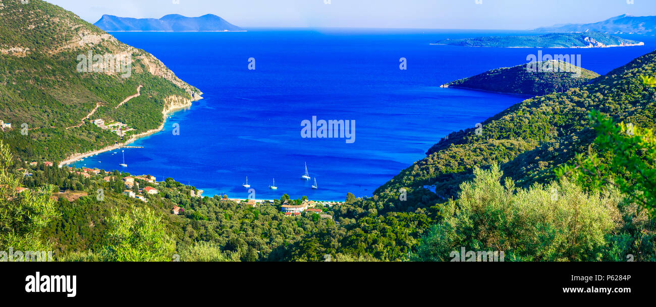 Beeindruckende Lefkada Insel, Blick aufs Meer und die Berge, Griechenland. Stockfoto