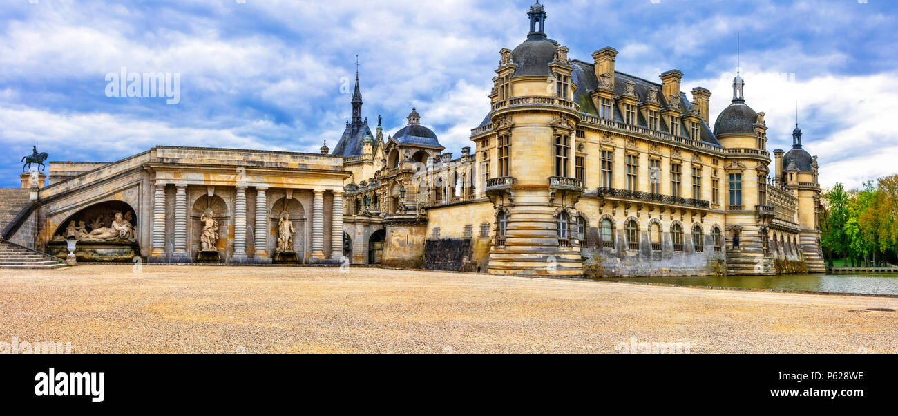 Schöne Chateau de Chantilly, Panoramaaussicht, Frankreich. Stockfoto