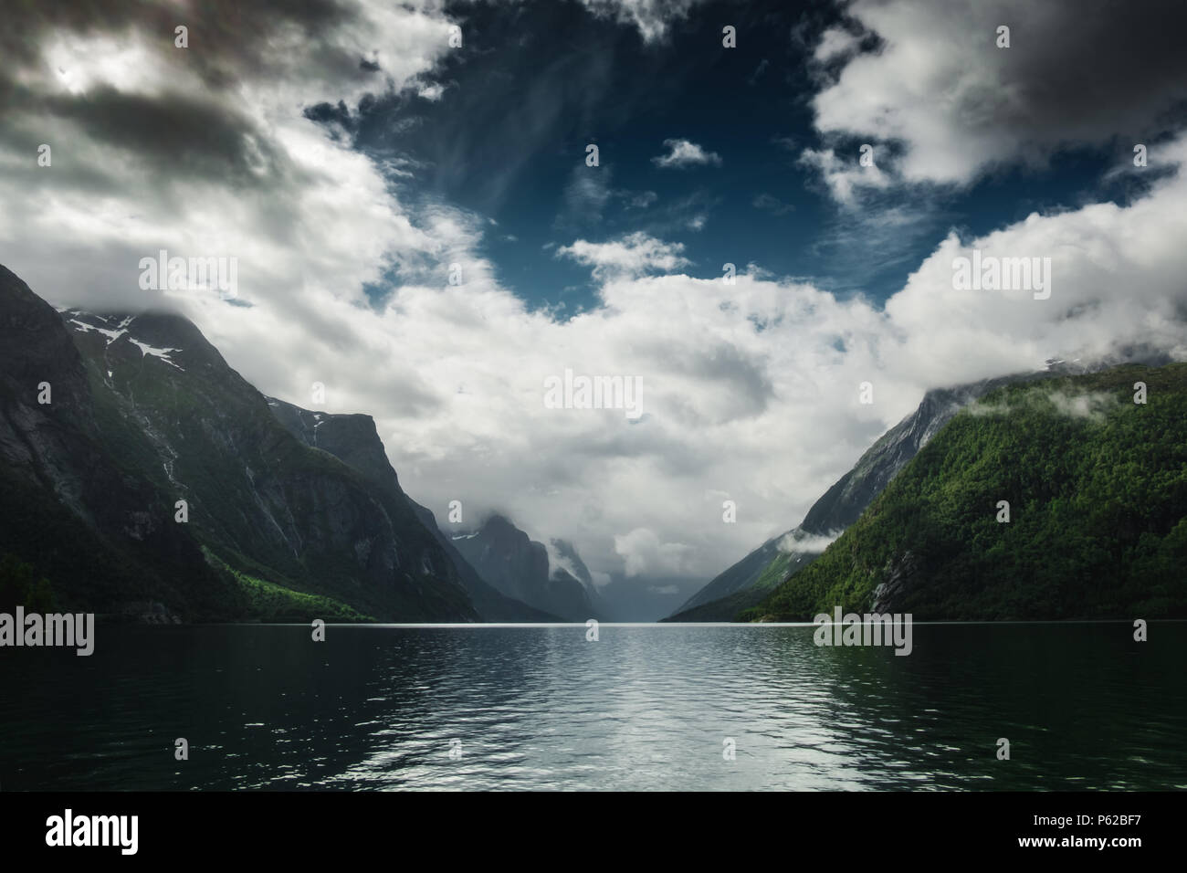 See Lovatnet in Sogn und Fjordane county Stockfoto