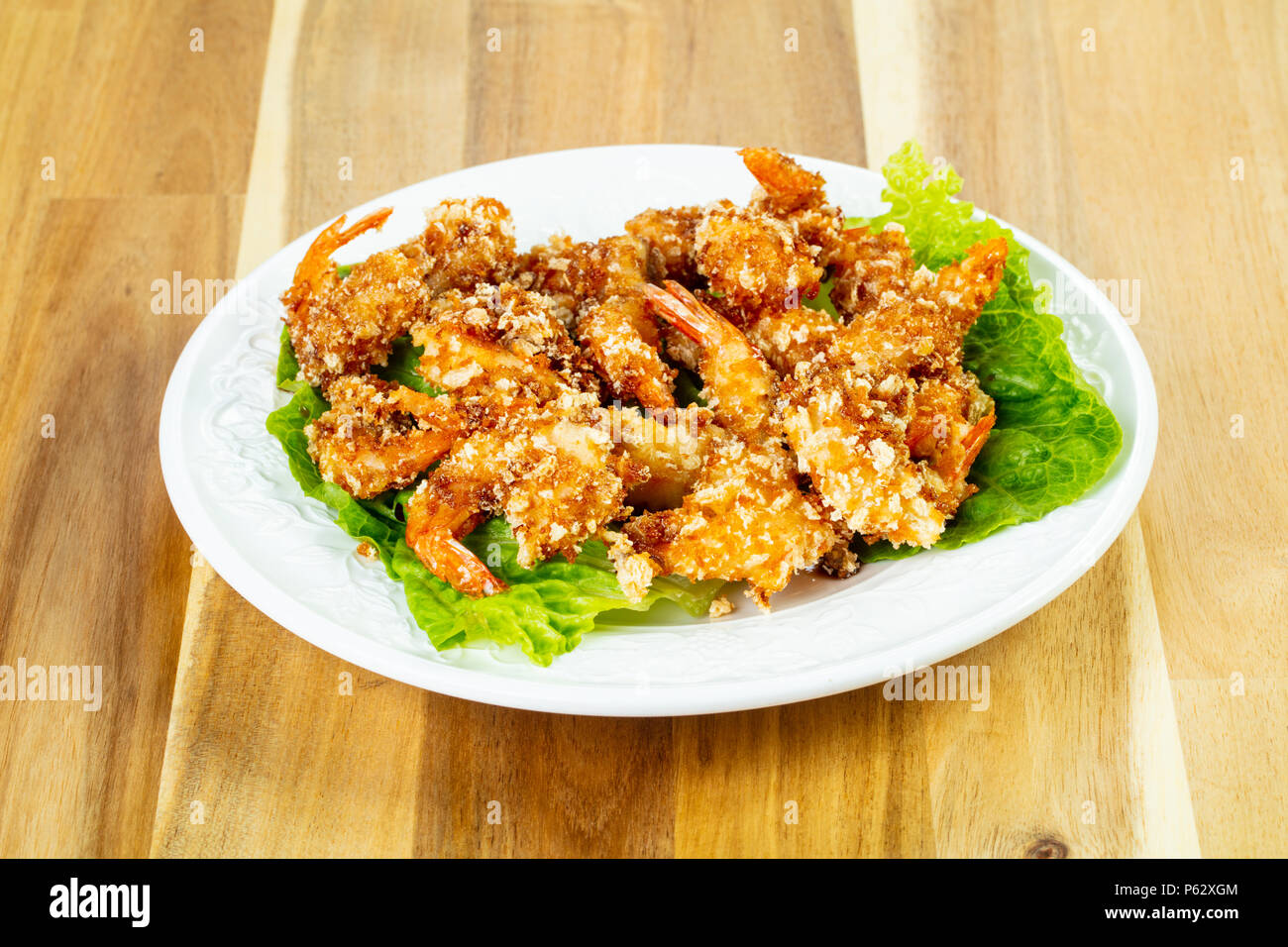 Teig Garnelen mit Salat Stockfoto