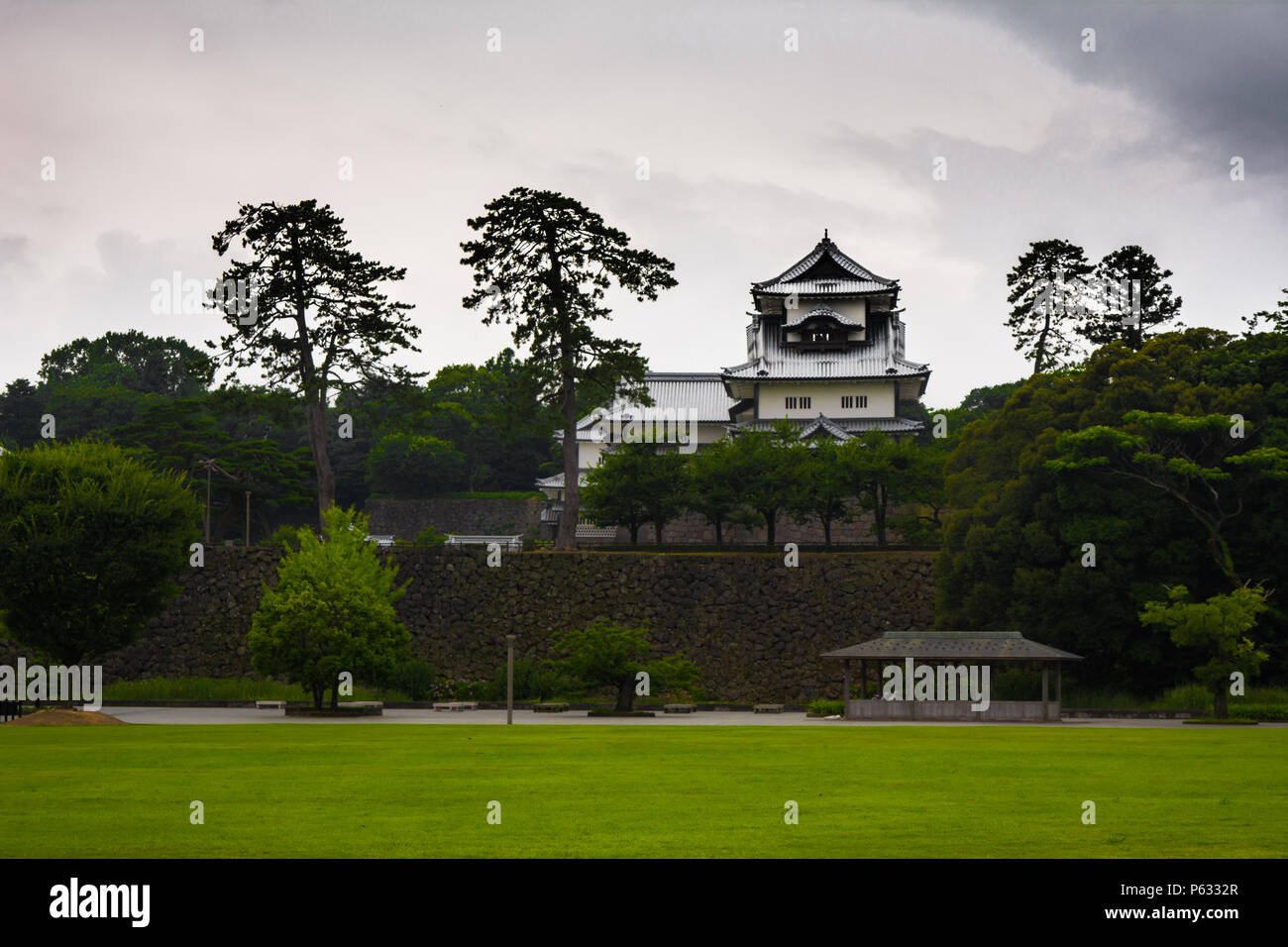 Kanazawa, Japan, August 2017: Kenrokuen Garten und Kanazawa Castle Park in Kanazawa, Japan Stockfoto