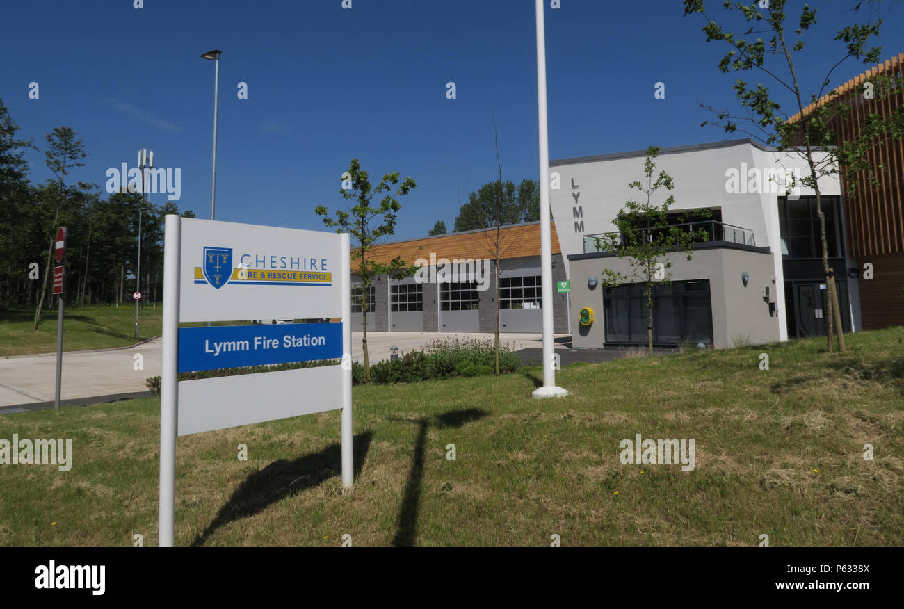 Warrington, Cheshire Fire & Rescue, Cliff Lane, Lymm, Warrington, Cheshire, North West England, UK, WA13 0TE Stockfoto