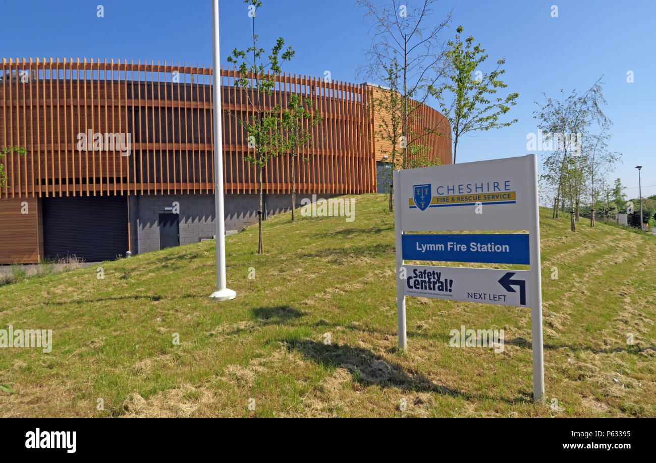 Warrington, Cheshire Fire & Rescue, Cliff Lane, Lymm, Warrington, Cheshire, North West England, UK, WA13 0TE Stockfoto