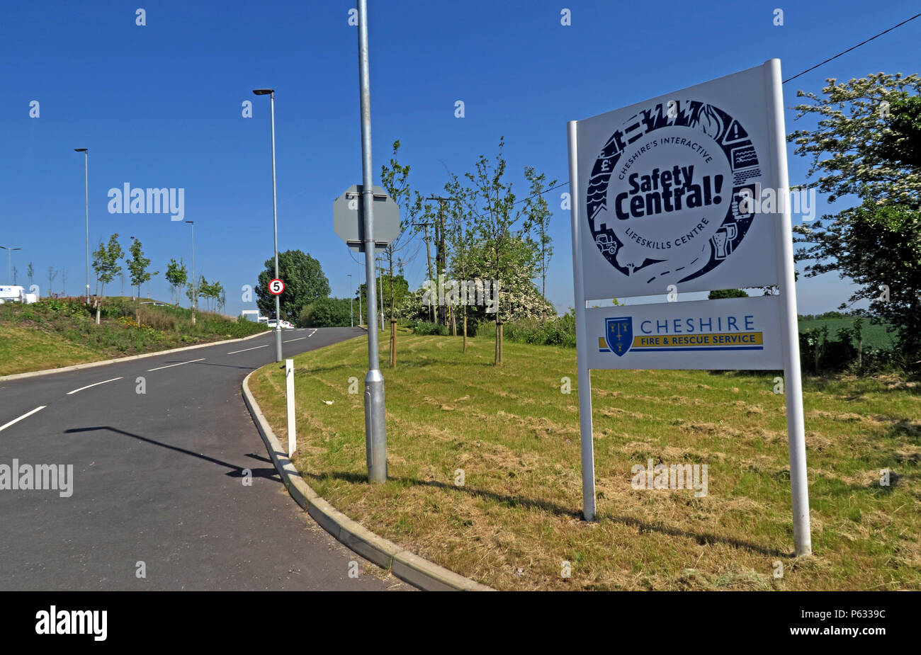 Warrington, Cheshire Fire & Rescue, Cliff Lane, Lymm, Warrington, Cheshire, North West England, UK, WA13 0TE Stockfoto